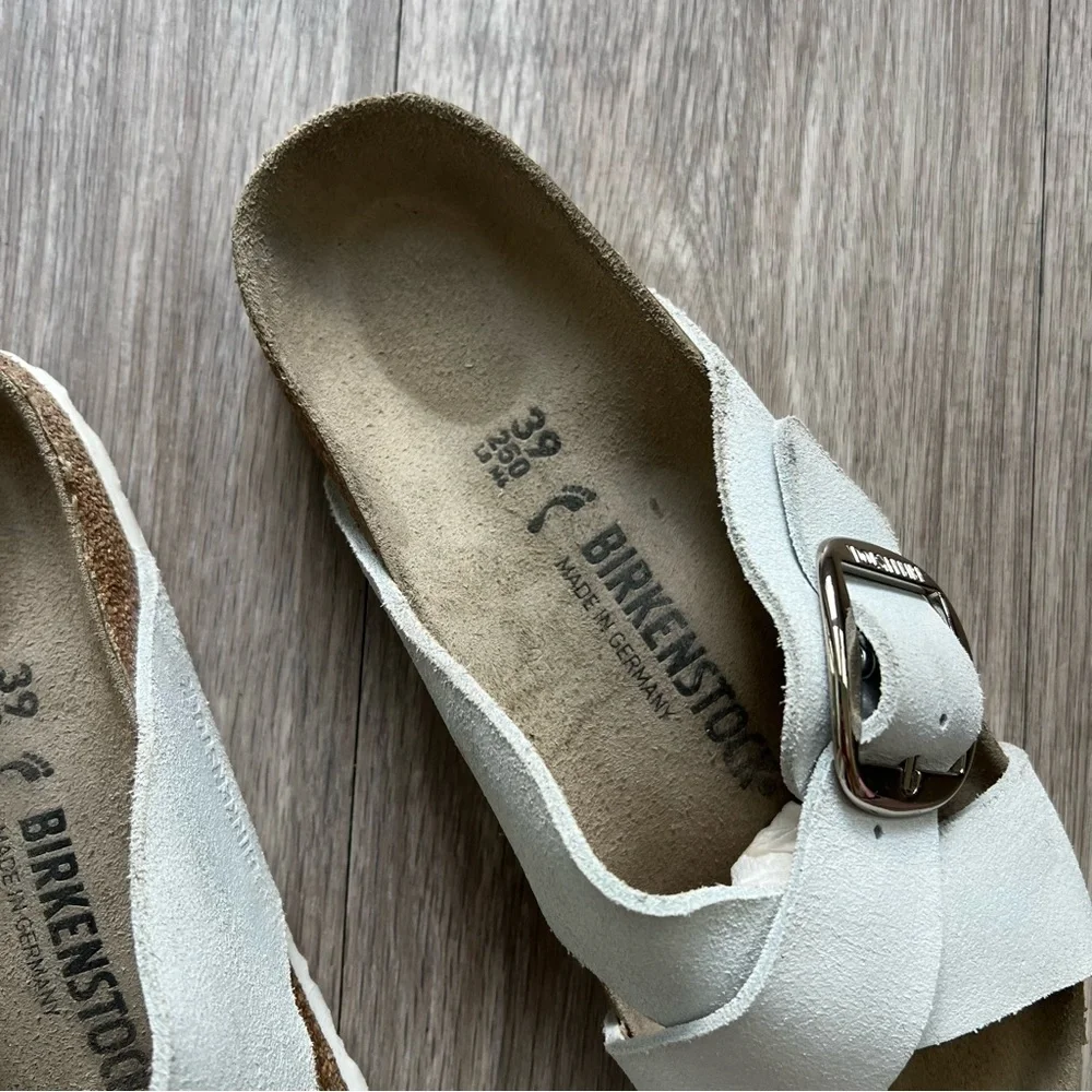 Birkenstock White Sandals with Contoured Footbed and Buckle Closure - Picture 2 of 3